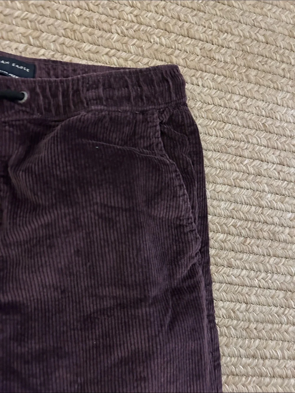 American Eagle Men’s size medium tall corduroy jogger in burgundy/dark purple